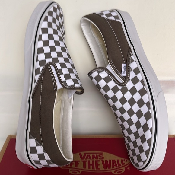 Vans Men’s Classic Slip-On Color Theory Checkerboard
VN000BV29JC
Sneakers - Picture 6 of 16